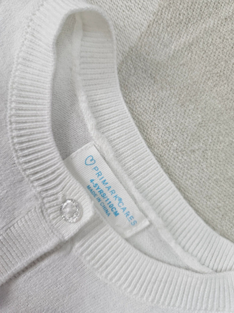 Sweter dziecięcy r. 110 Sweter dziecięcy r. 110